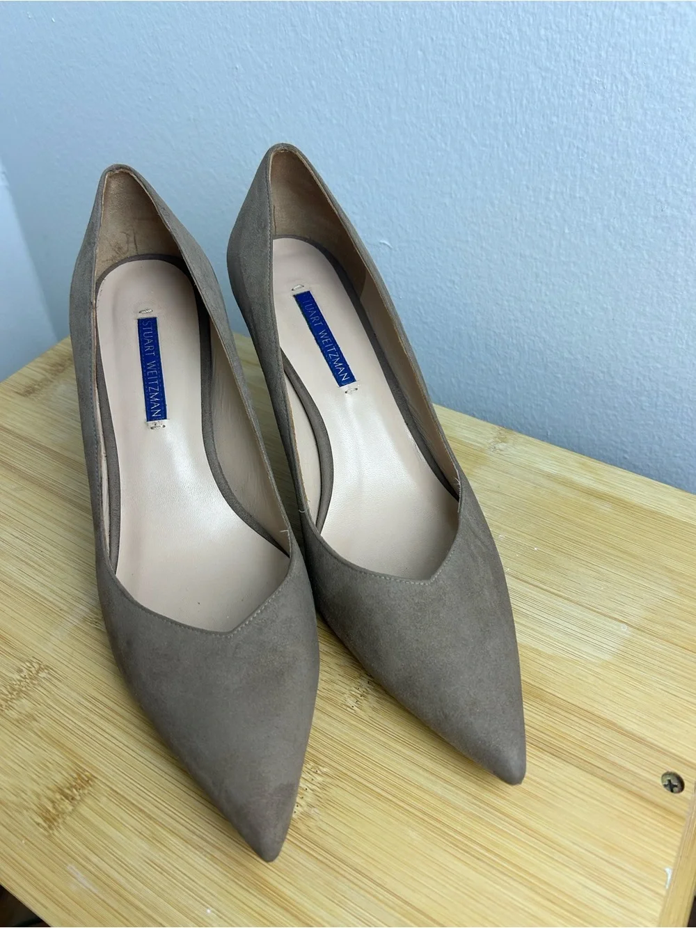 Stuart Weitzman Women’s size 9 Taupe Suede Pointed Pumps Made in Spain
